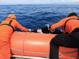 La armada indonesia enviará navíos militares para participar en la búsqueda. AP / A. Daeng