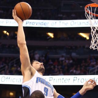 Vucevic lleva a Orlando al triunfo sobre Rockets