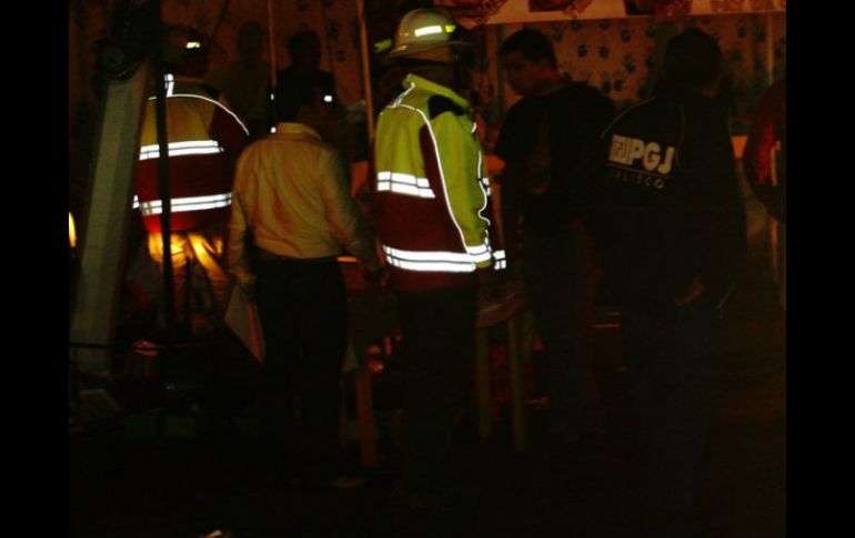 El policía resultó con una fractura en la nariz, y es atendido por personal médico del Escuadrón de Rescate y Urgencias Médicas. EL INFORMADOR / ARCHIVO