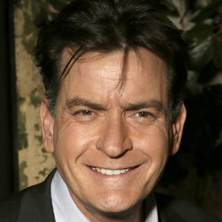A Charlie Sheen no le interesa una relación romántica