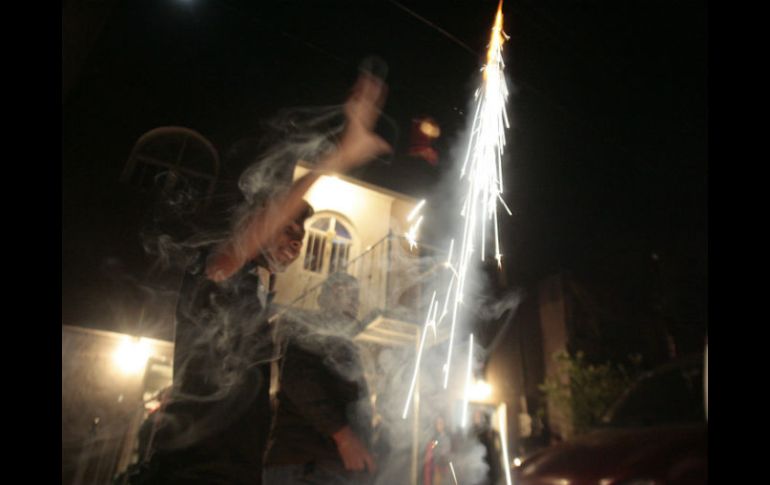 Las fogatas y la pirotecnia son los mayores generadores de contaminación durante la Nochebuena. EL INFORMADOR / ARCHIVO