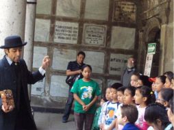 El museo cuenta con visitas guiadas por expertos vestidos a la usanza del siglo XIX. TWITTER / @PanteonSanFer