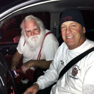 Se incendia auto de hombre disfrazado de Santa Claus en Utah