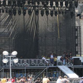 Niña muere al caerle un escenario en evento navideño en Perú