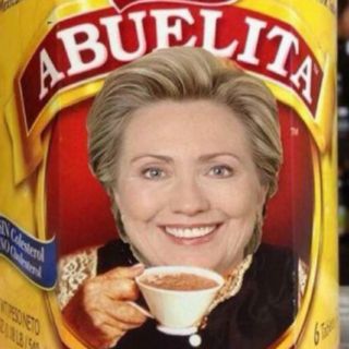 Latinos le dicen a Hillary Clinton: No eres mi abuela