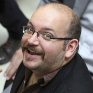 Reportero preso en Irán recibe visita navideña