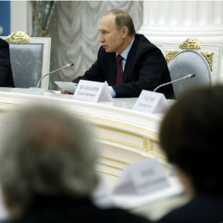 Putin refuerza el proceso de Minsk, designa nuevo representante