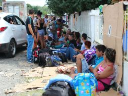 La deportación representa un gasto importante, ya que el traslado se realiza en vuelos comerciales. EFE / M. Rosario