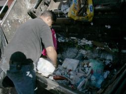 Además de las cajas y bolsas para regalo, se desechan los árboles de Navidad, lo que crea una problemática aún mayor. EL INFORMADOR / ARCHIVO