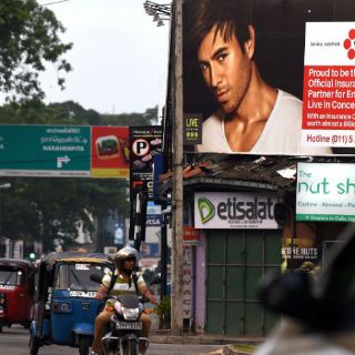 Tachan de 'incivilizado' el concierto de Enrique Iglesias