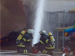 Los bomberos informan que el mobiliario en una habitación del segundo piso se incendió. EFE / ARCHIVO