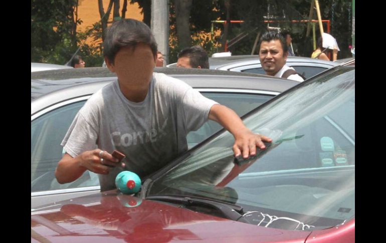 Los menores de edad que trabajan reciben un pago promedio a dos salarios mínimo. NTX / ARCHIVO