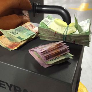 Policía devuelve 42 mil pesos que encontró en Polanco