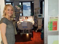 'Gracias por traernos muchas sonrisas para los pacientes antes de las celebraciones', escribió el hospital en redes sociales. FACEBOOK / T. Meiners