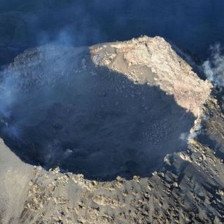Volcán El Colima lanza fumarola de 1.2 kilómetros de altura