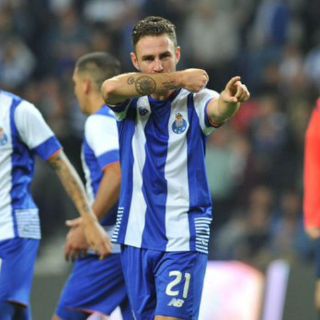 Layún y Corona, dentro de convocatoria para Copa de la Liga