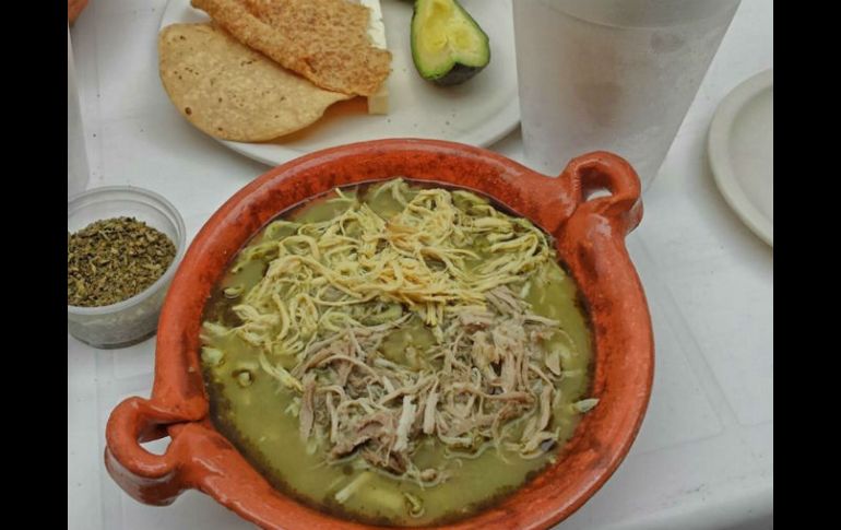 Señalan que la cena navideña o de Año Nuevo llega a ser de hasta cuatro mil 800 kilocalorías, que representa el triple de la normal. NTX / ARCHIVO