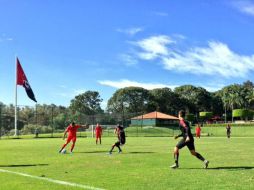 En el segundo lapso los tapatíos metieron a su cuadro alterno. TWITTER / @atlasfc