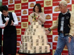 El primer premio de la lotería Jumbo alcanza los mil millones de yenes (unos 8.3 millones de dólares). ESPECIAL / Twitter