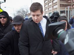 Van Dyke le dio 16 balazos a Laquan, muchos cuando él ya estaba en el suelo sin vida. AFP / S. Olson