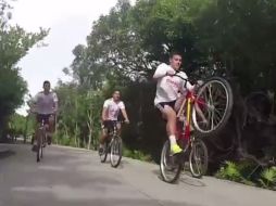 En el video que subieron a Facebook se puede observar a los jugadores de buen humor e incluso haciendo piruetas. FACEBOOK / Chivas