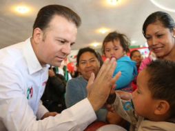 No se deben conceder espacios en medios a precandidatos únicos, como Villegas. TWITTER / @EVillegasV