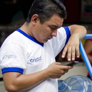 Dispositivos móviles no causan daños en los ojos: experta