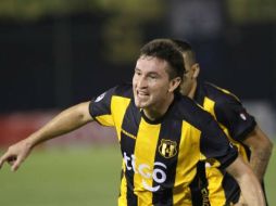 Fernández debutó profesionalmente en el 2013 con el equipo Guaraní. TWITTER / @TigresOficial