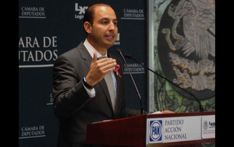 El coordinador de la bancada panista en San Lázaro recuerda que la merma en las reservas es sólo menor a la de 1994. SUN / ARCHIVO