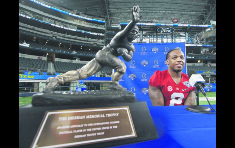 Derrick Henry, ganador del máximo galardón individual del futbol americano de la NCAA, será una de las figuras a seguir. AP / l. Otero