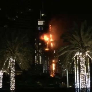 Rascacielos de Dubai se incendia antes de celebraciones