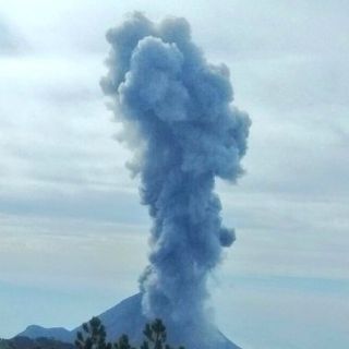 El Volcán El Colima despide el 2015 con exhalación