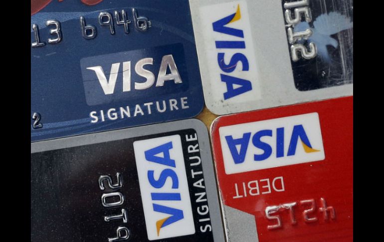 La tarjeta de crédito mantiene su bajo comportamiento, con un crecimiento de apenas 3.7 por ciento. AP / ARCHIVO