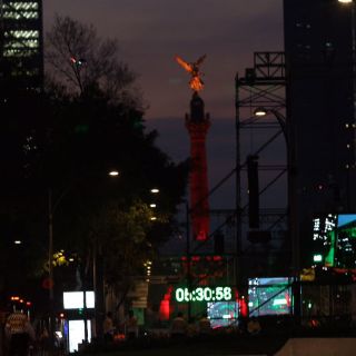 Personal del GDF retira escenario en Reforma
