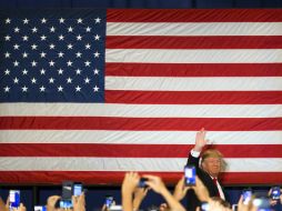 El multimillonario magnate inmobiliario señala que, si sale elegida, Clinton ''no hará el trabajo''. AP / S. Morton