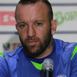 Vuoso inicia el año con riña en un antro