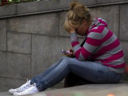 Es importante que la mujer asista con un especialista para determinar si su baja en el estado de ánimo es de origen hormonal. AP / ARCHIVO