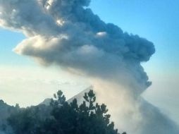 El Volcán de Fuego ha mantenido su actividad al inicio del año 2016. TWITTER / @PCJalisco