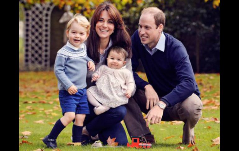 El príncipe Guillermo y su esposa, Catalina, son padres del príncipe Jorge y la princesa Carlota. AFP / ARCHIVO