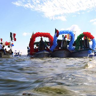 Fieles aprovechan este domingo para ir a Cajititlán