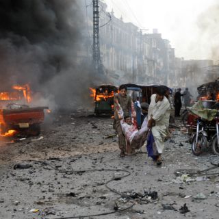 Mueren tres personas por explosión de autobús en Pakistán