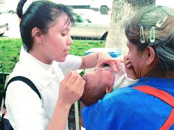 Es importante que la vacuna se aplique en los primeros seis meses de vida. EL INFORMADOR / ARCHIVO