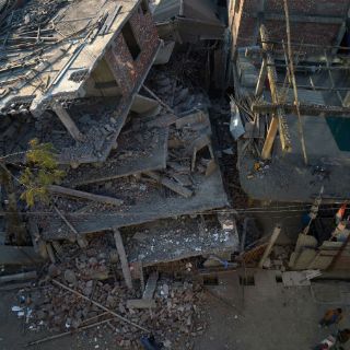 Aumentan a 14 los muertos por sismo en India