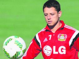 El 'Chicharito' Hernández durante su entrenamiento ayer en Florida. ESPECIAL / Bayer l.