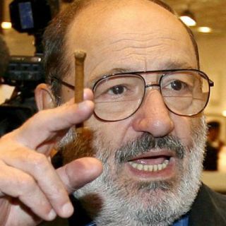 Redes sociales son la 'invasión de los necios': Umberto Eco