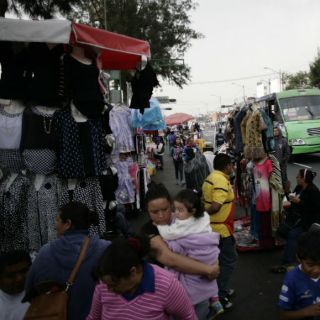 Policías y comerciantes riñen en Tepito por Operativo de Reyes