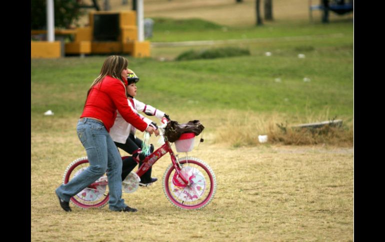 Algunas madres piden permiso en su trabajo para apoyar a los Reyes Magos en la búsqueda de los juguetes de sus hijos. EL INFORMADOR / ARCHIVO