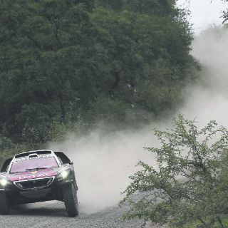 Loeb continúa con su debut soñado