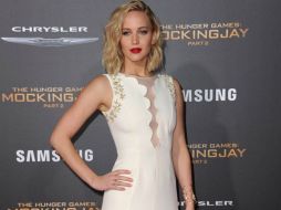 En la revista, Lawrence posó con algunos vestidos así como con ropa interior negra. FACEBOOK / Jennifer Lawrence