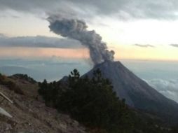 El Volcán El Colima emite una fumarola de 1.5 kilómetros, con bajo contenido de ceniza. TWITTER / @PCJalisco
